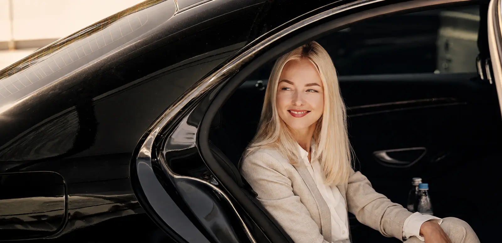 Luxury black car passenger service for Los Angeles private tours